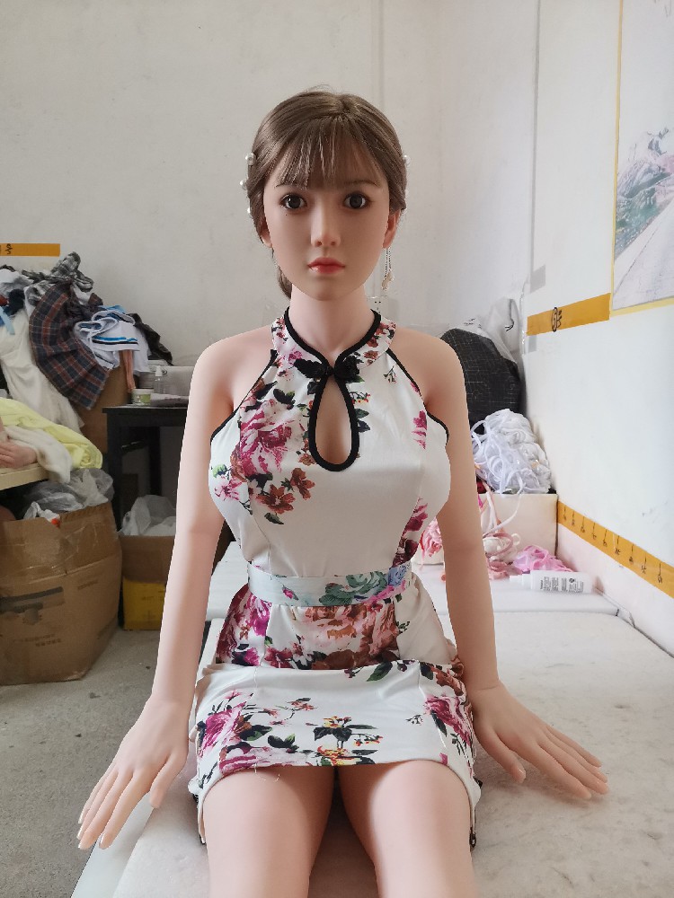 1.45米，硅胶头植发，带触摸发音功能，身材好，带站立，790邮自理！