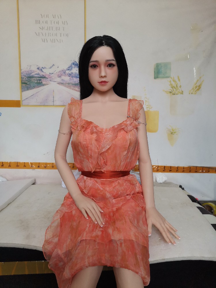 全硅胶1.6米，植发，带下ti夹吸语音功能，带指骨，胸和手指有胶水修补痕迹，肩980邮自理