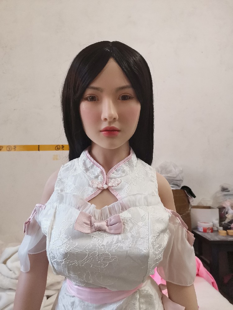 春水堂全硅胶1.5米，手指铁丝有些没了，身材好，带无钉站立，980邮自理！