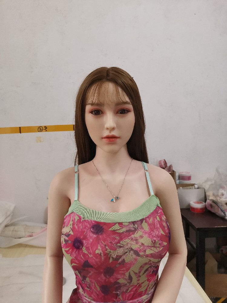 全硅胶1.68米，植发，胸有点扁，1200邮自理