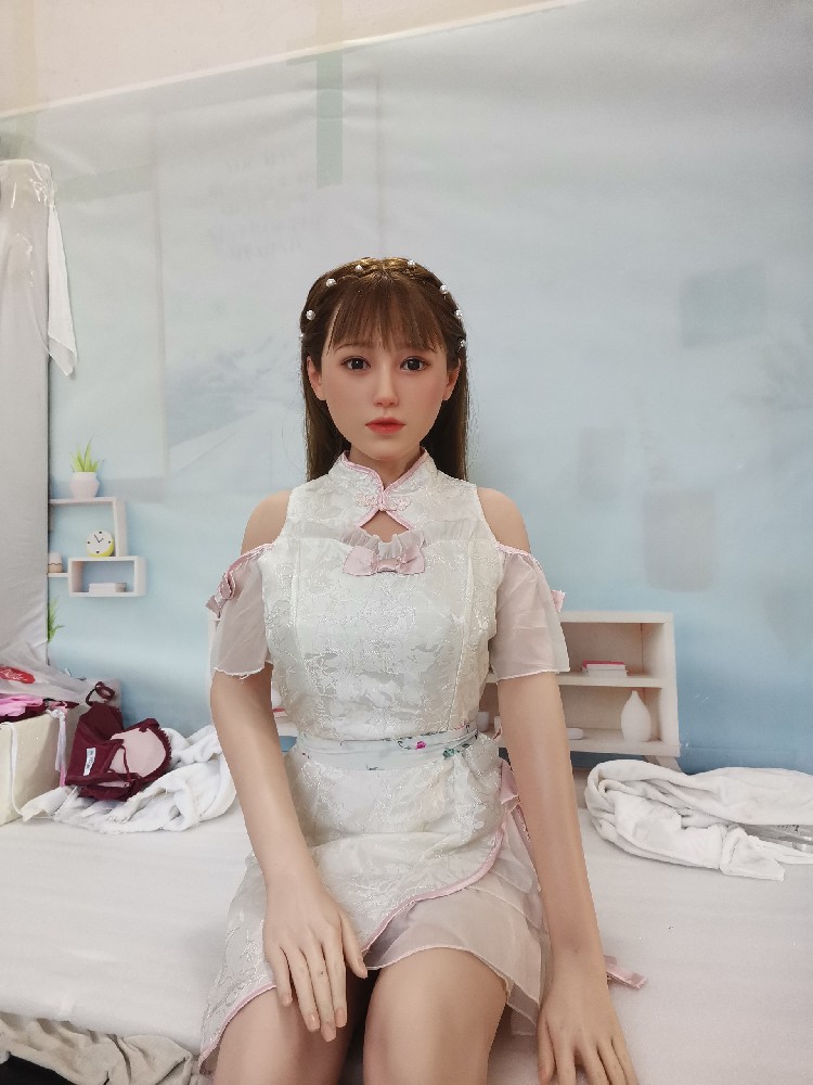 全硅胶1.6米，植发，带站立，1300邮自理！