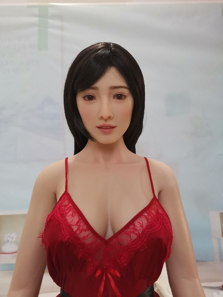 （AA583） 春水堂全硅胶1.65米，带指骨，身材不错，身上和鼻子有点掉妆，980邮自理！