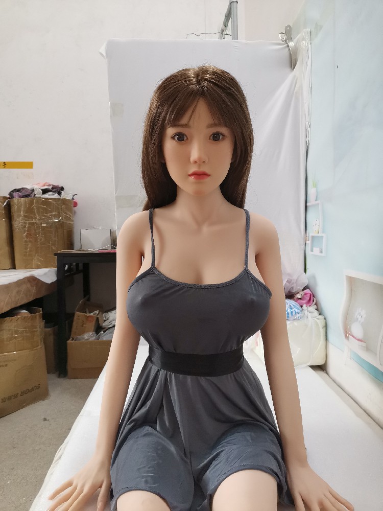 （BA581）  1.5米，大腿可拆卸，好收藏，硅胶头植发，带下ti夹吸触摸发音功能，送个行李箱，890邮自理