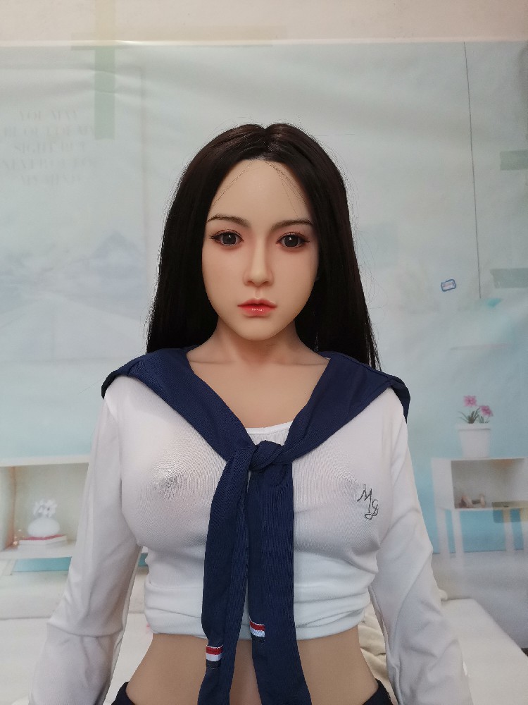 (AA614)  俊影全硅胶1.6米，植发，带触摸发音指骨，手有点瑕疵，整体成色新，身材好，1600邮自理！