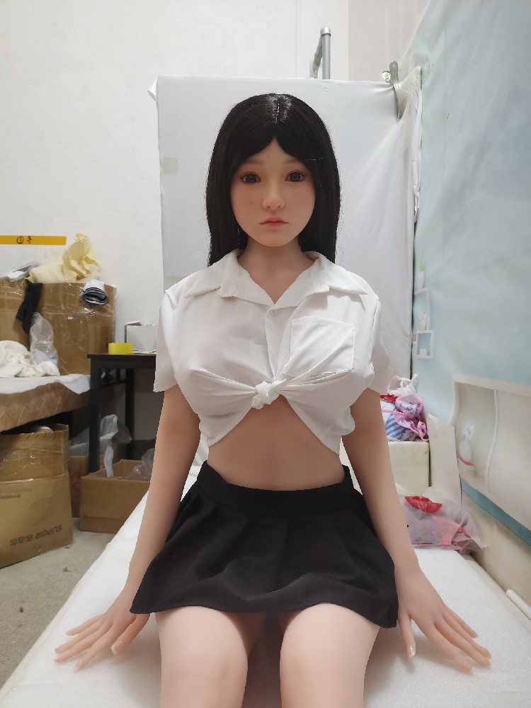 （BA916）潮影文茵1.59米，硅胶头，2月刚买，成色新，带触摸发音功能，950邮自理！