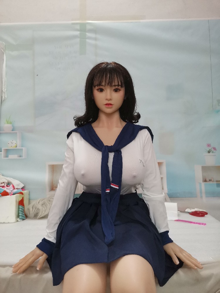 （AA610）  春水堂全硅胶1.6米，植发，身上轻微压痕，手指小瑕疵，身材很好，带站立，1500邮自理！