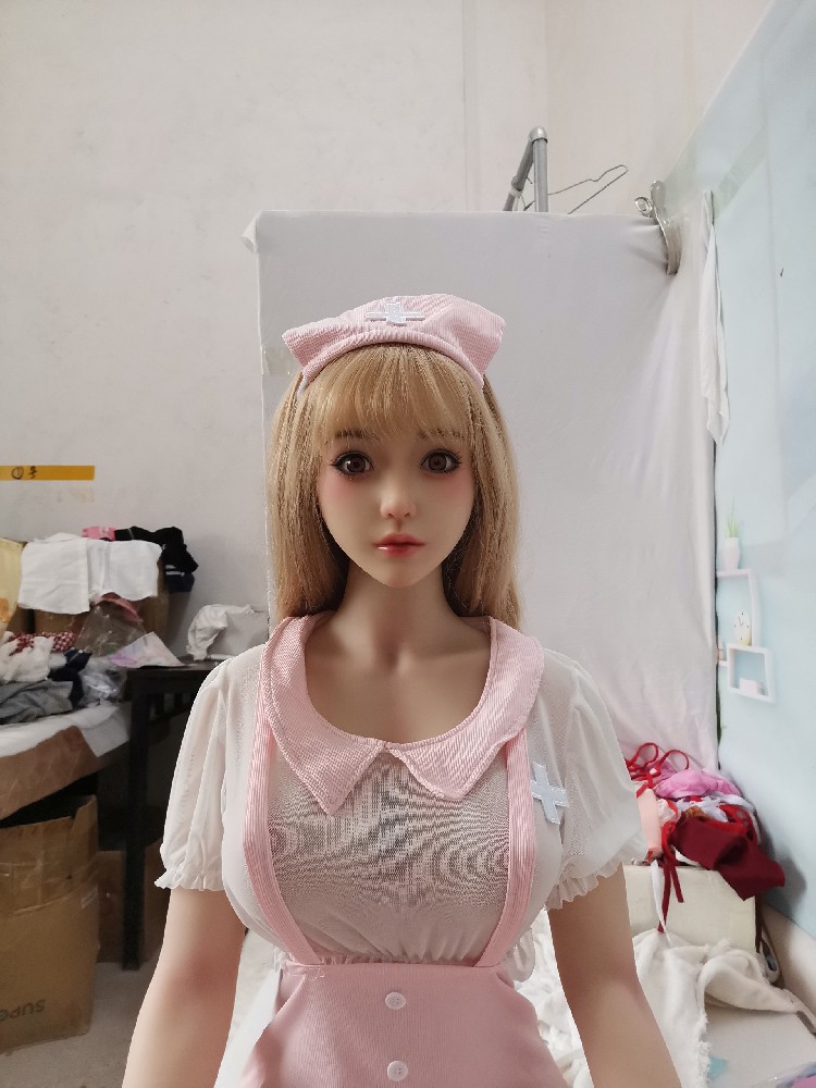 （BA619）  1.6米，硅胶头植发，脚腕关节松了，身材很好，890邮自理！