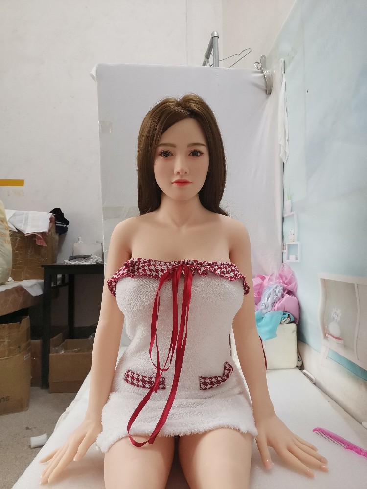 （BA560）  1.45米，硅胶头植发，带触摸发音功能，身材好，750邮自理！