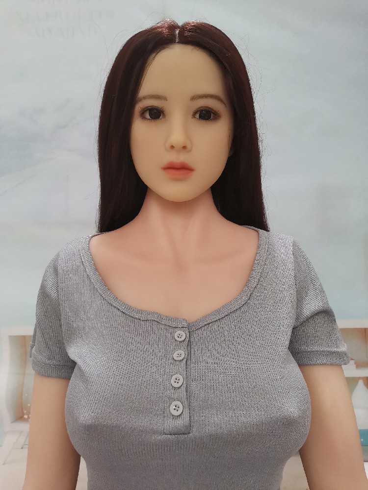 （BB892）1.68米，植发，带下ti夹吸触摸发音功能，后背染色，脚底有点瑕疵，650邮自理！