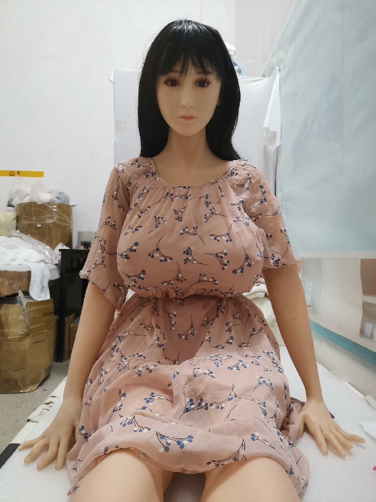 （BB824）  肥婆1.68米巨乳，100斤，屁股扁了，染色，420邮自理！