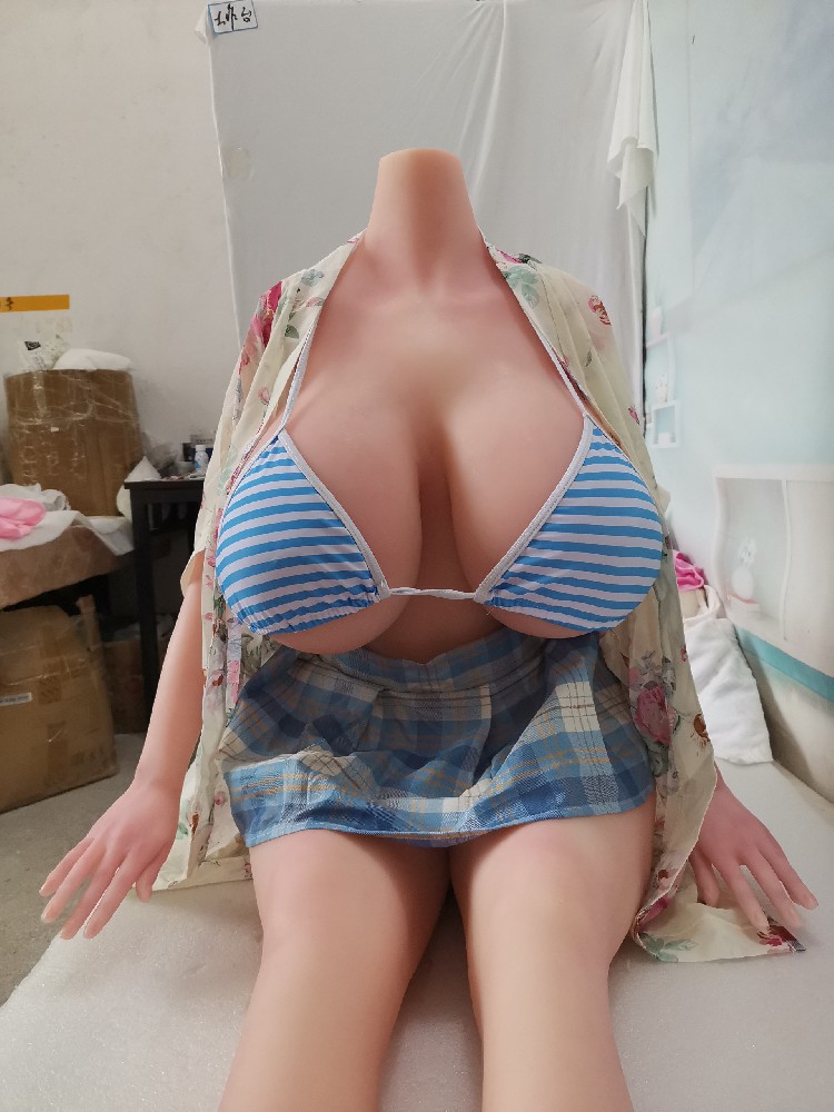 （B302）  单身体巨乳大匈1.53米，带指骨，身材好，790邮自理！